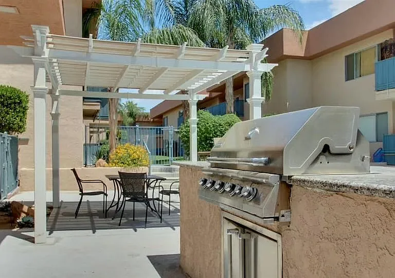 400 N Sunrise Way — Photo 14