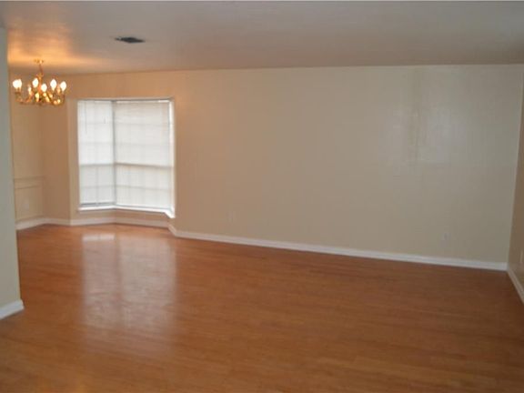 3rd image of 4519 Buckingham Dr