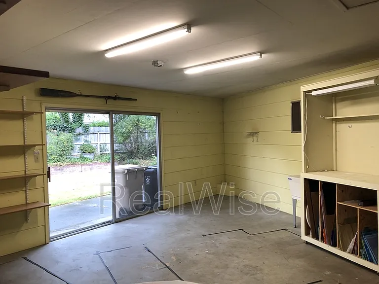 710 NW Midland Ave — Photo 45
