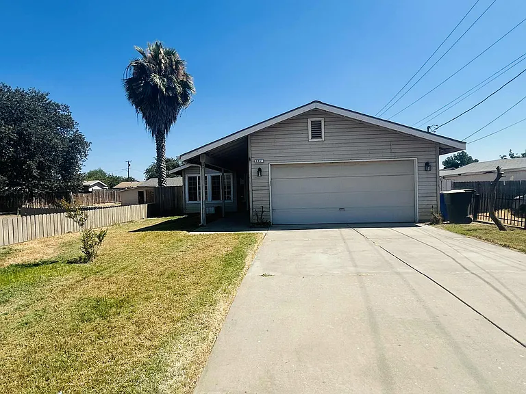 1251 W Davis St — Photo 2