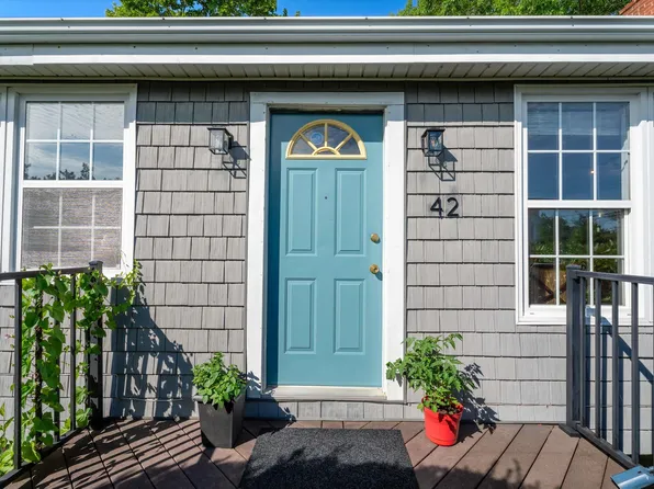 42 Birch St, Halifax, NS B3N 2V1