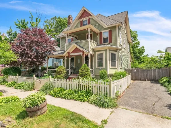 45 Greenleaf St, Springfield, MA 01108