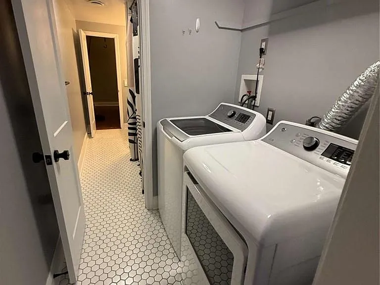 210 Walker St SW #8 — Photo 8