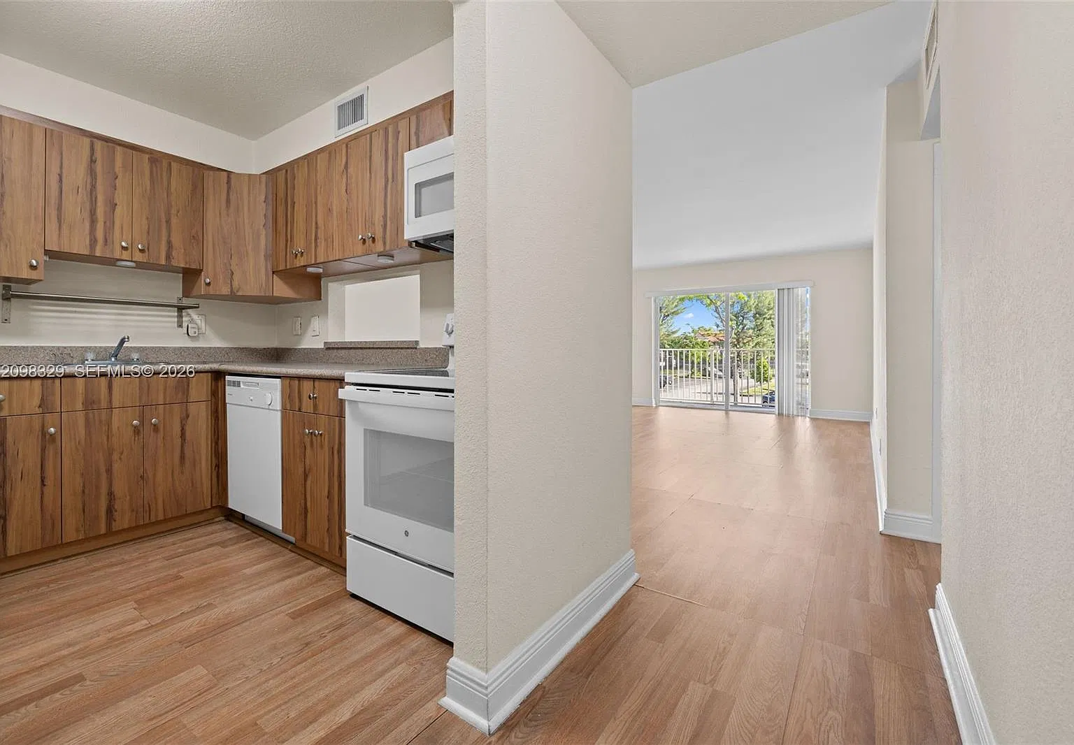 5241 Geneva Way — Photo 4