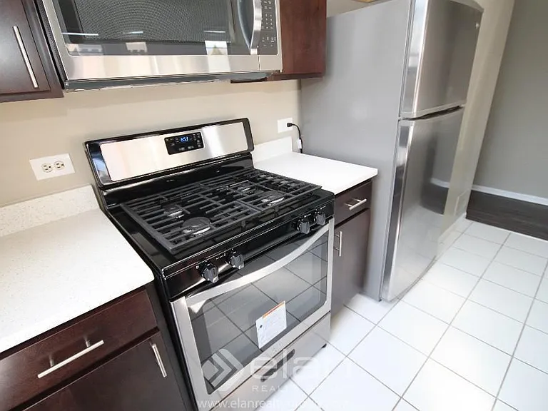807 W Willow St #3C — Photo 4