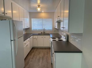 322 Avalon Dr, Vista, CA 92084