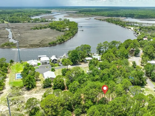 723 Three Rivers Rd, Carrabelle, FL 32322