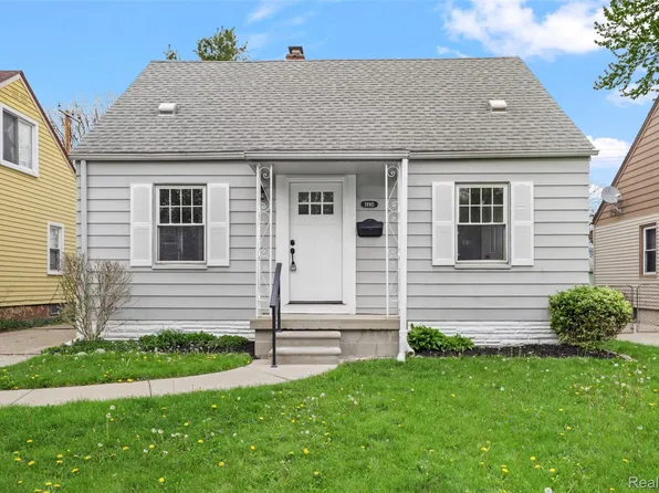 1990 Regina Ave, Lincoln Park, MI 48146