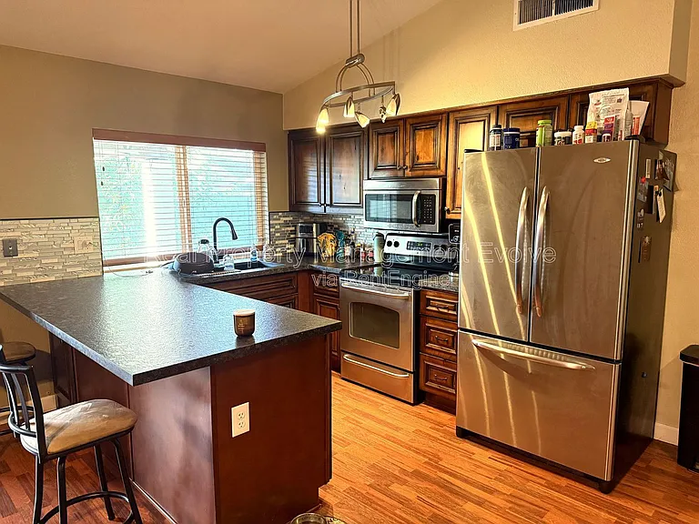 16645 N 34th Dr — Photo 3
