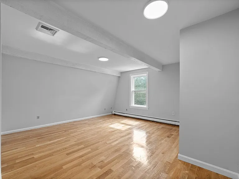 73 Arlington St — Photo 15