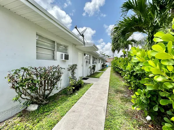 829 NW 10th St APT 3, Hallandale, FL 33009