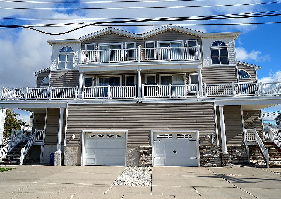 2nd image of 205 38th St #East