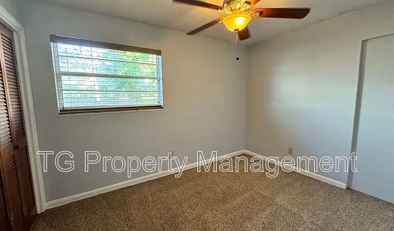 211 9th St N #5 — Photo 5