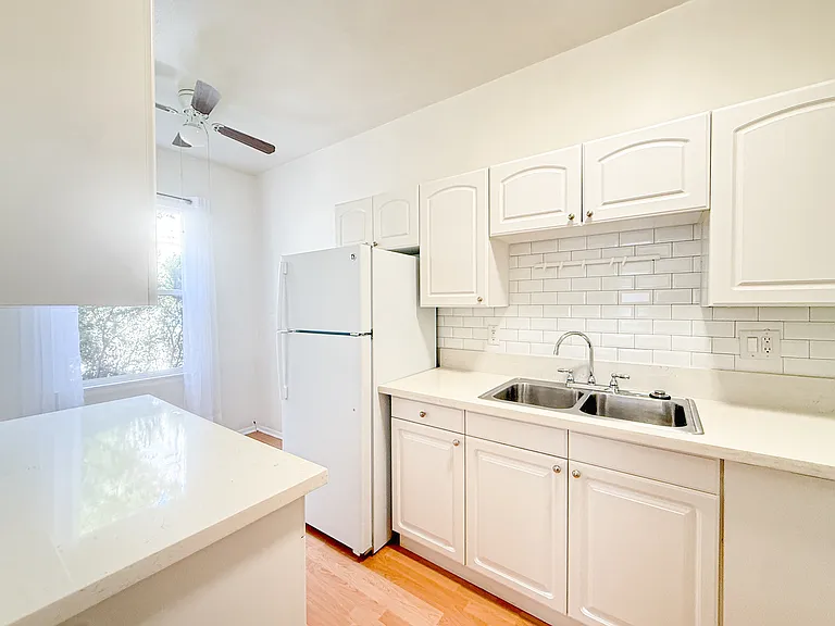 229 S Tower Dr #F — Photo 5