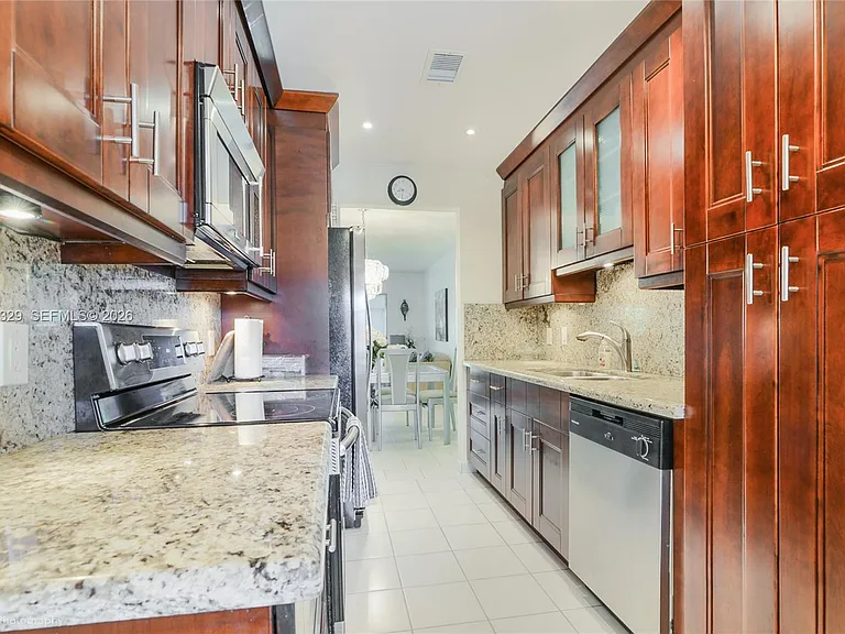 1251 SW 125th Ave #405T — Photo 2