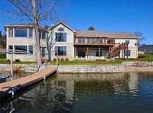 9721 W Shore Dr, Columbus, IN 47201