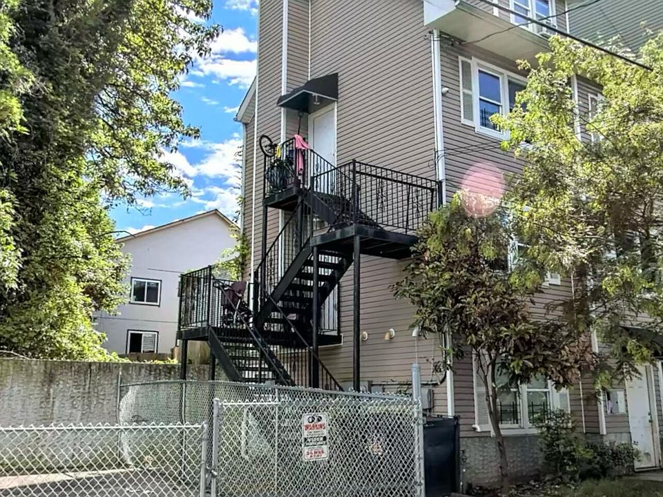 2nd image of 12 Pauw St