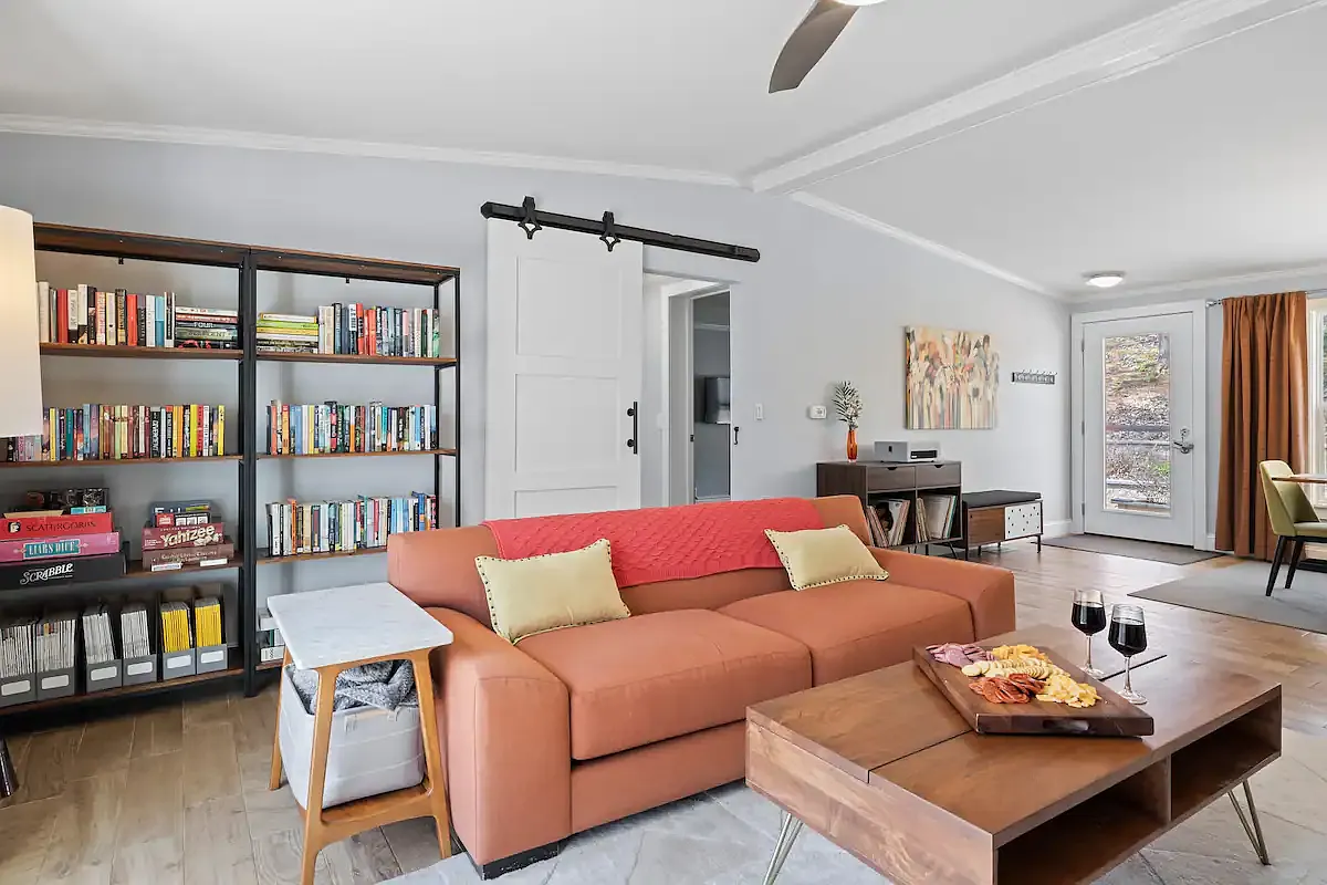 3 bed, 1619 sqft, $3,200 — Photo 3