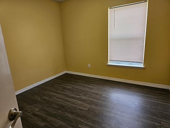 5th image of 1524 Winter Green Blvd
