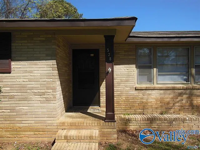 3 bed, 2.0 bath, 2074 sqft, $1,395 — Photo 3