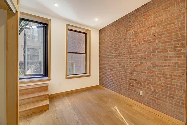 Rented by REAL New York | media 18