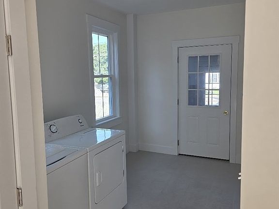 5th image of 258 Main St #1
