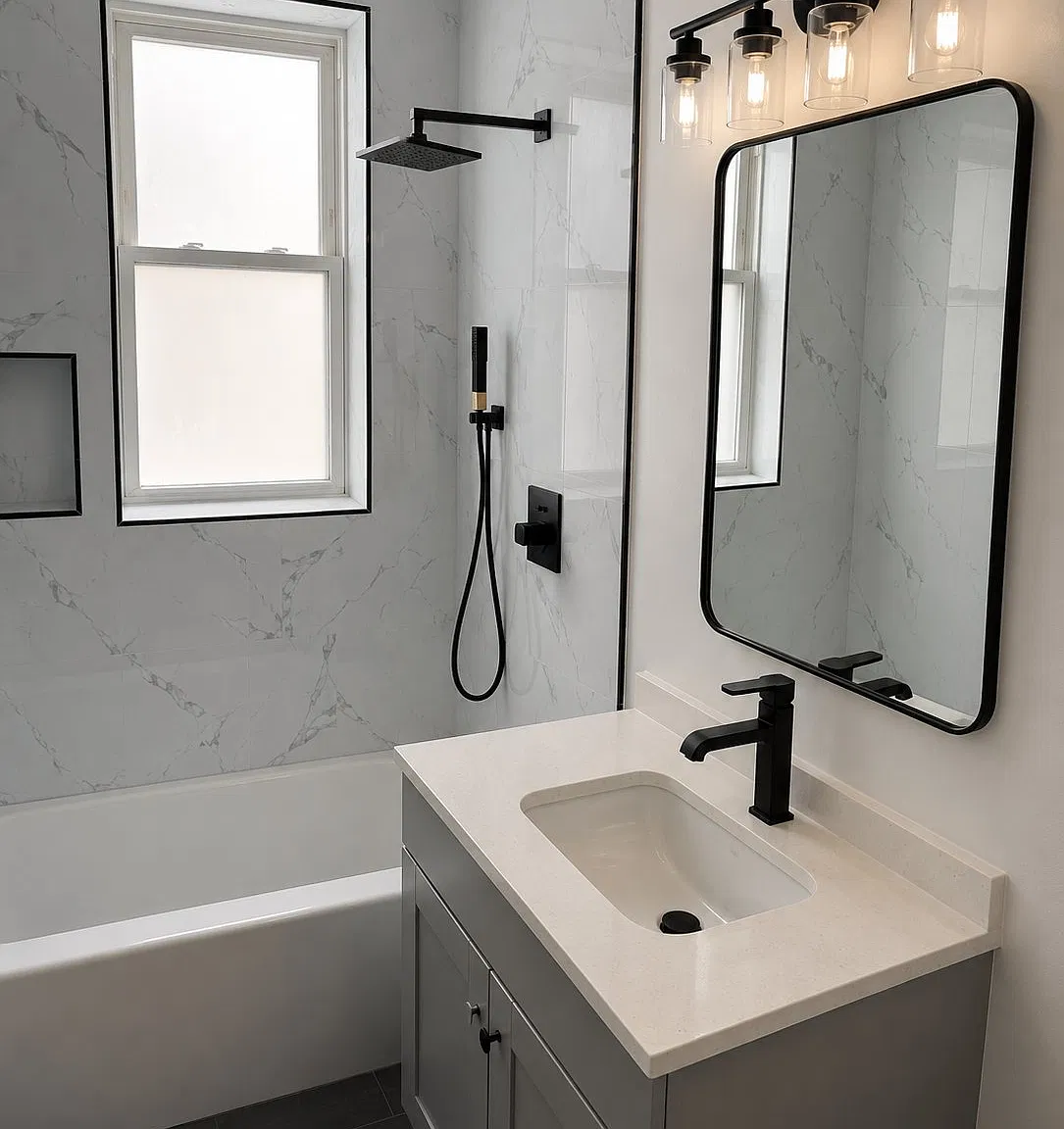 Spacious 3 Bed/2 Bath Unit in Chicago's South End - Available 7/1 - $2050 — Photo 3