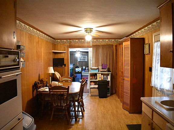 3rd image of 548 Shannon Ave