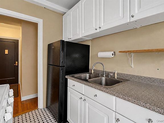 5th image of 433 W 34th St APT 2N