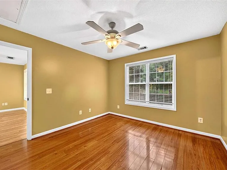 744 W Vincent Dr — Photo 22