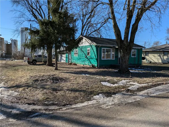 304 W Arthur St, Paris, IL 61944