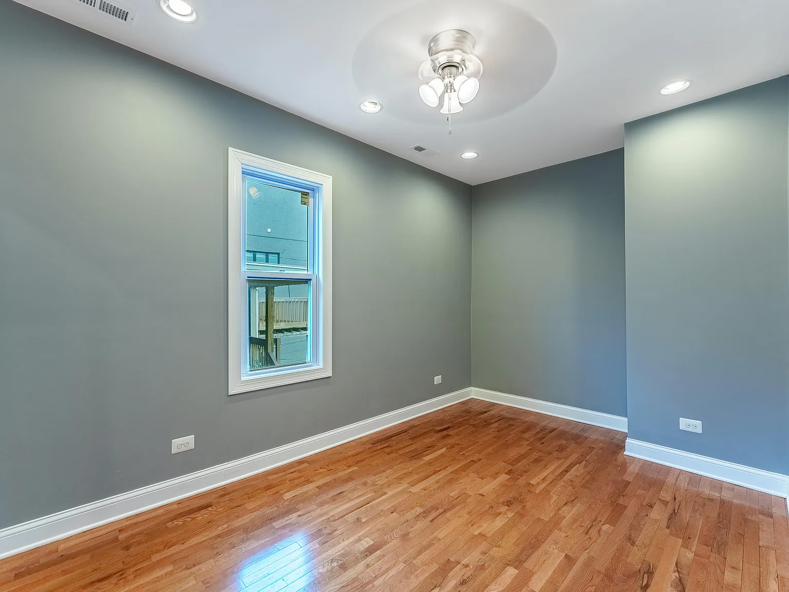 2 bed, 1000 sqft, $2,000 — Photo 4