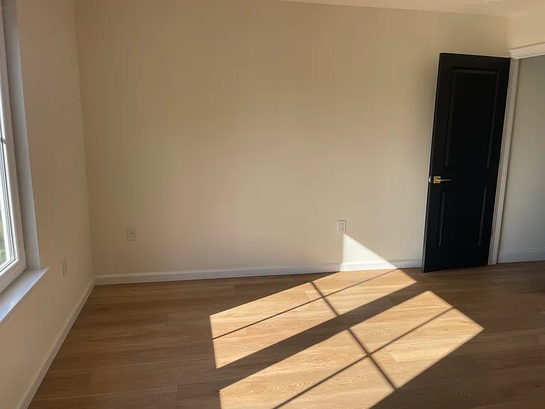 792 Olympia Blvd — Photo 11