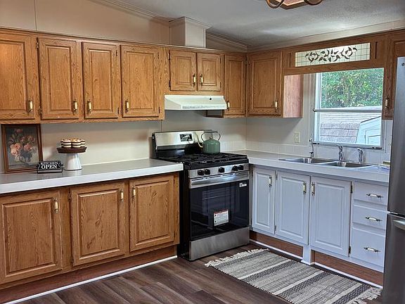 4th image of 229 Longwood Ct W