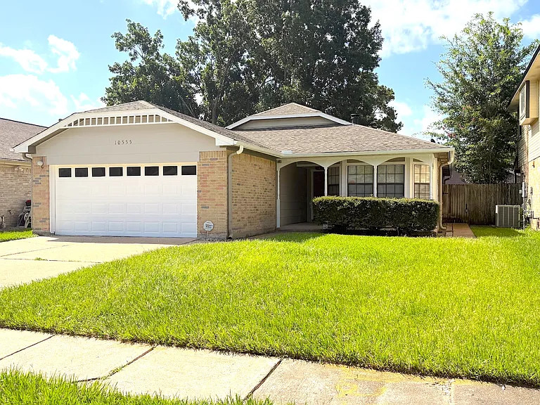 10555 Walnut Glen Dr — Photo 2
