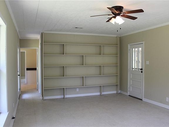 4th image of 5710 Antoine Rd