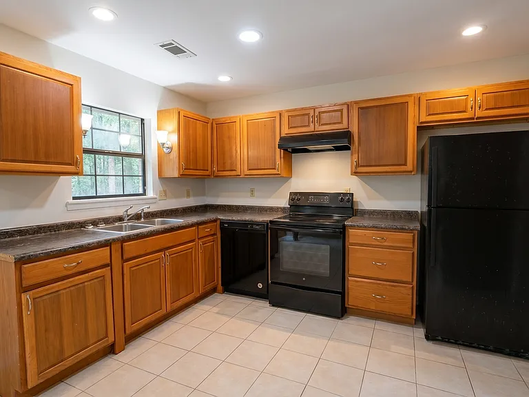 6 Oakwood Dr — Photo 1