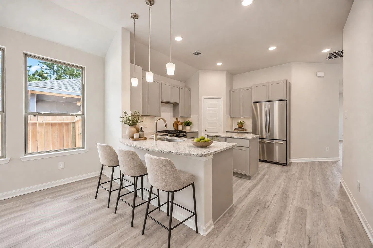 3 bed, 2.0 bath, 1568 sqft, $1,700 — Photo 3