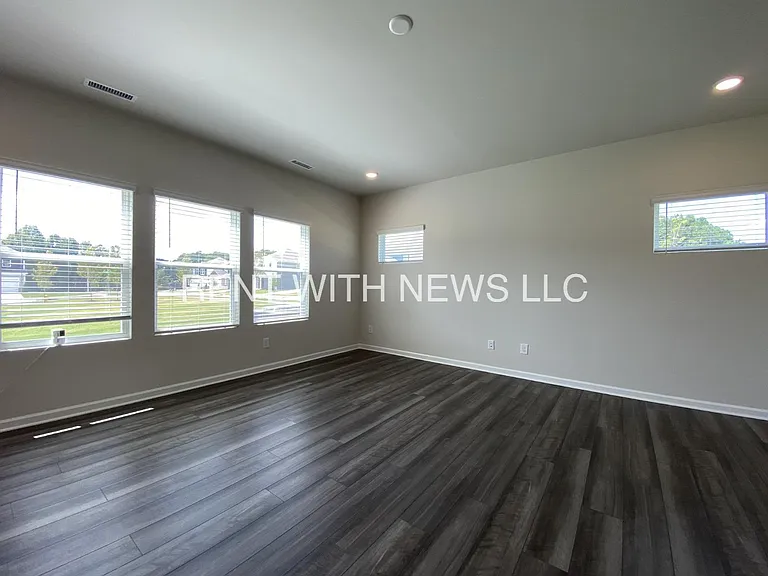 797 Riguard Way — Photo 25