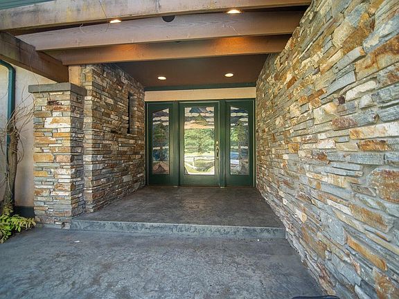 3rd image of 2440 Hugo Rd