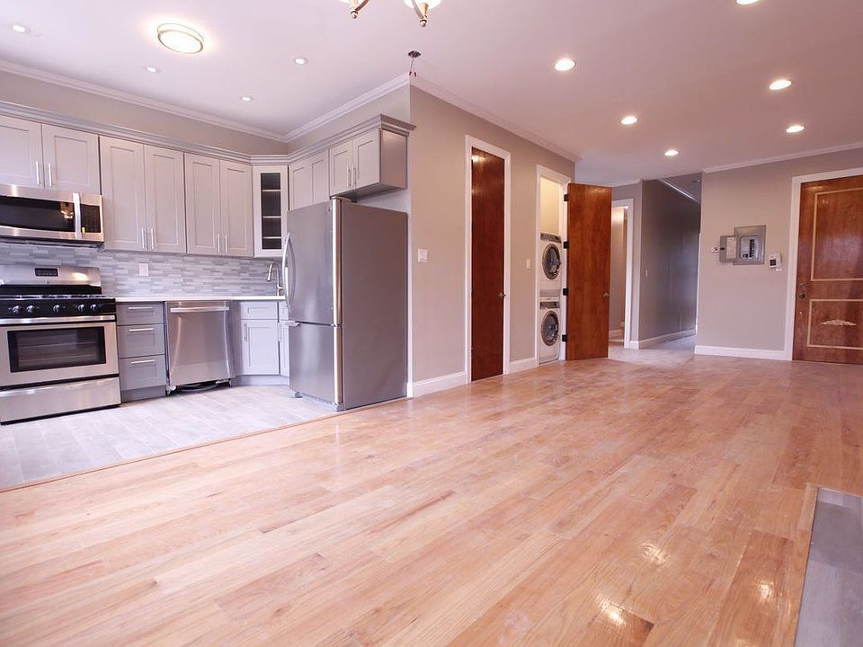 1st image of 526 Macdonough St APT 2