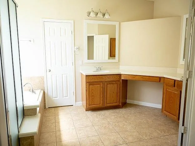 10007 Shire Green Ln — Photo 9