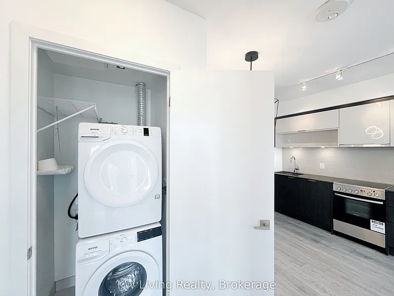 159 Wellesley St E #3309 — Photo 3