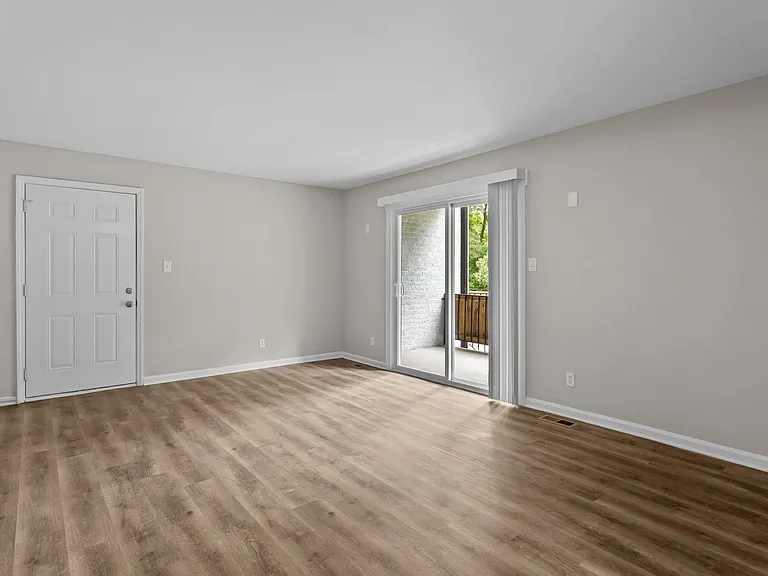 Donovan Place Apartments — Photo 28
