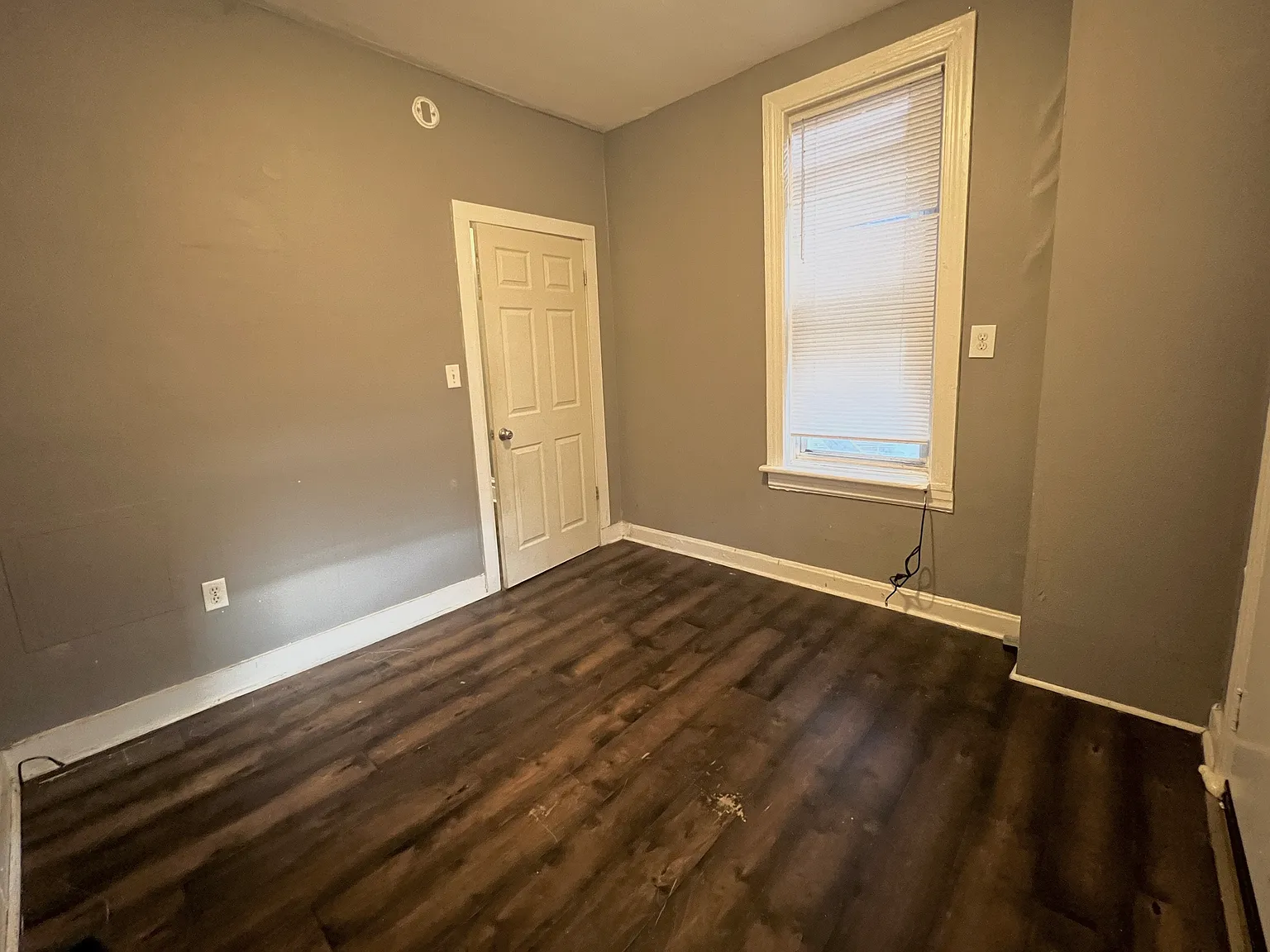 2546 Lexington St — Photo 2