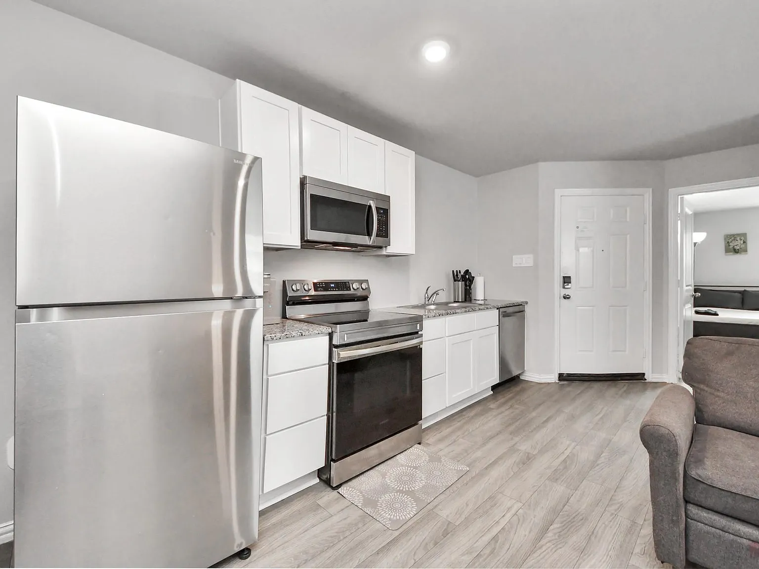3 bed, 2.0 bath, 1737 sqft, $1,750 — Photo 3