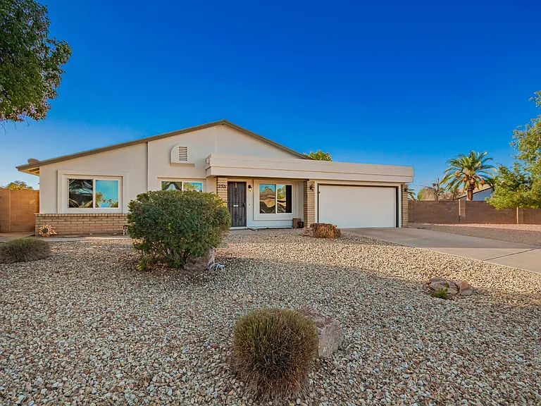 2321 E Enid Cir — Photo 16