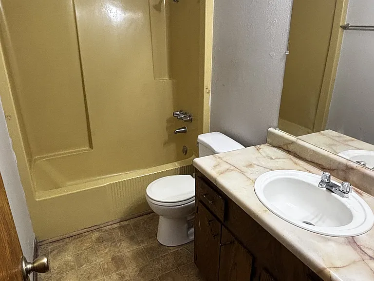 710 E O St #4 — Photo 9
