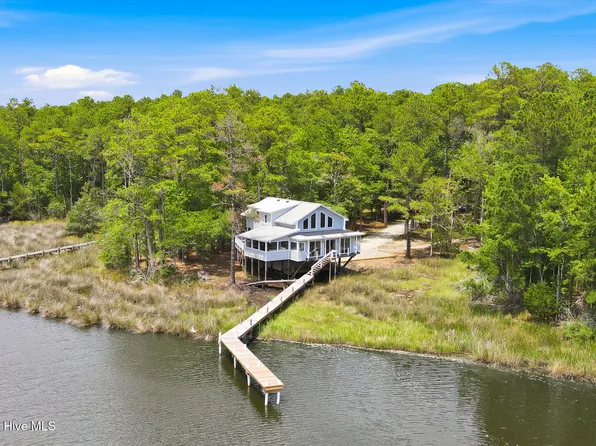 954 Fork Point Road, Oriental, NC 28571