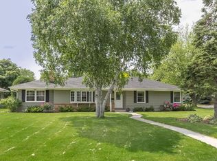 6100 Chowen Ave S, Edina, MN 55410